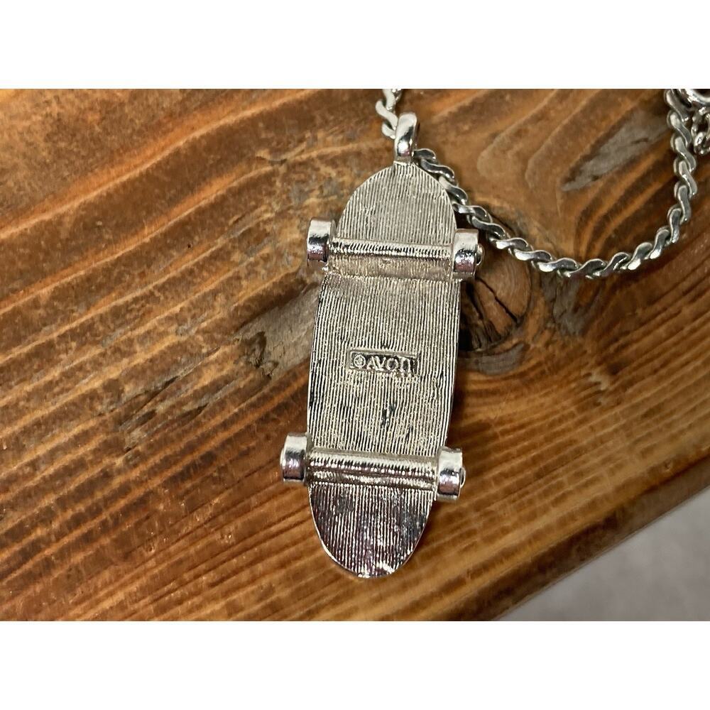 Vintage 1979 Avon Silver Skateboard Pendant Chain Necklace 16.5” - Picture 7 of 10